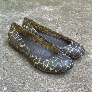 Crocs Carlisa Giraffe Print Flats Women’s Size 6